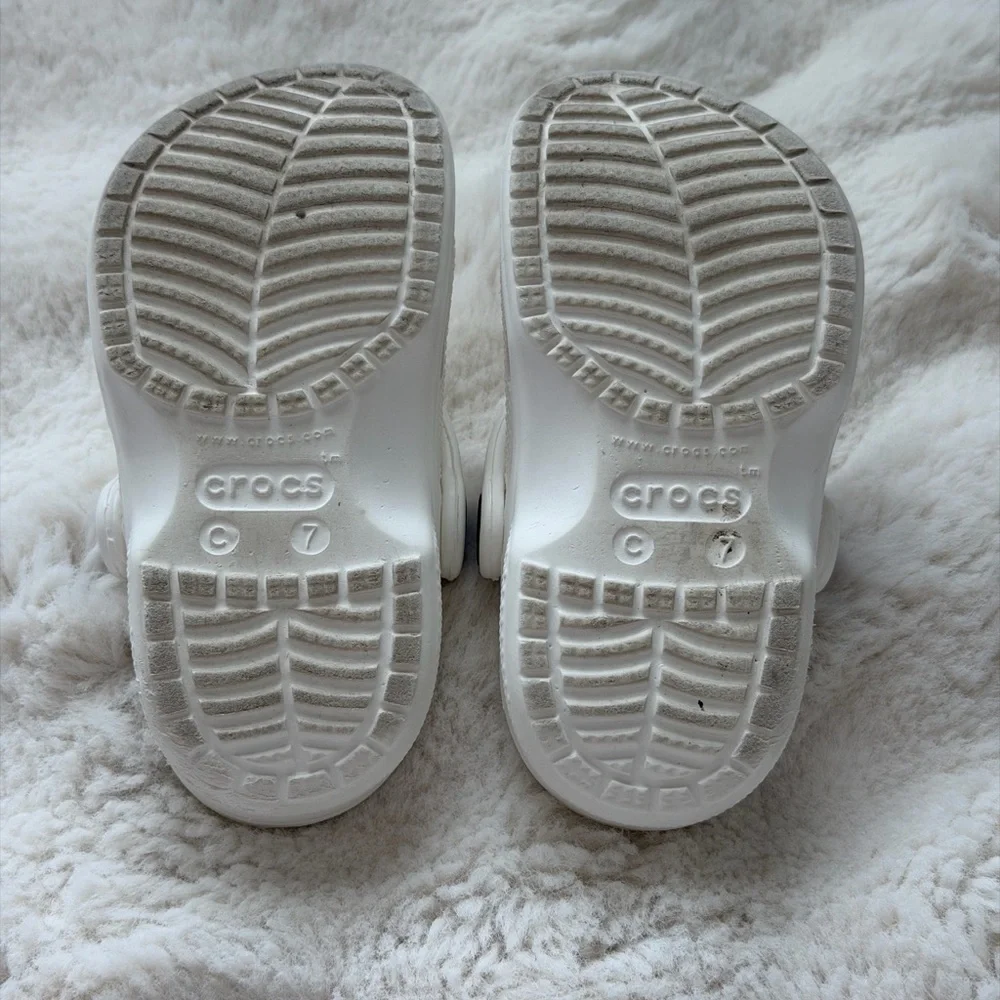 White Iconic CROCS Toddler Clogs - Cute Crocodile Detail , Comfy & Casual - 7C